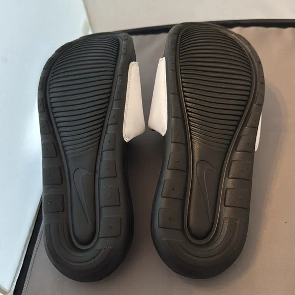 Nike Black and‎ White Slides men’s size 7 new - Picture 5 of 5